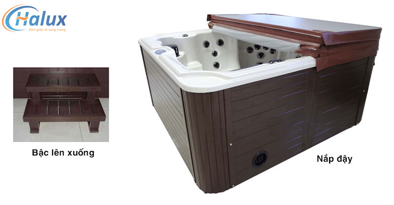 Bồn jacuzzi của AquaSpring có kèm theo bậc lên xuống và nắp đậy miễn phí