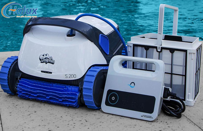 Robot Dolphin S200 Maytronic được đầu tư cho quy trình làm sạch bể bơi