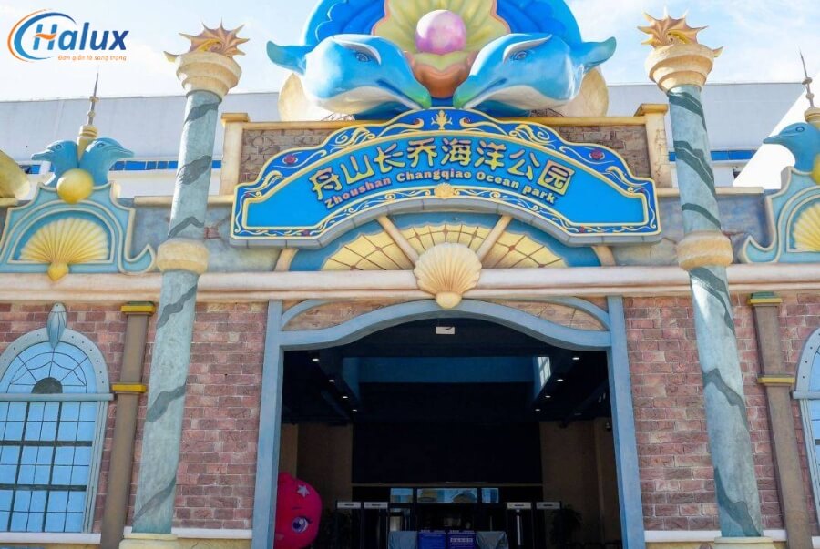 Khu vực cổng vào khu thủy cung Chang Qiao Polar Ocean World