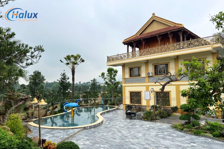 Khu vực bể bơi trẻ em được bố trí khoa học với tổng thể ngôi nhà