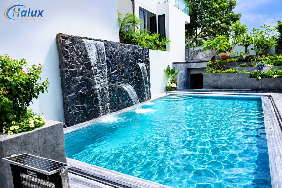 Bể bơi được tích hợp thác nước thư giãn, thăng tính thẩm mỹ