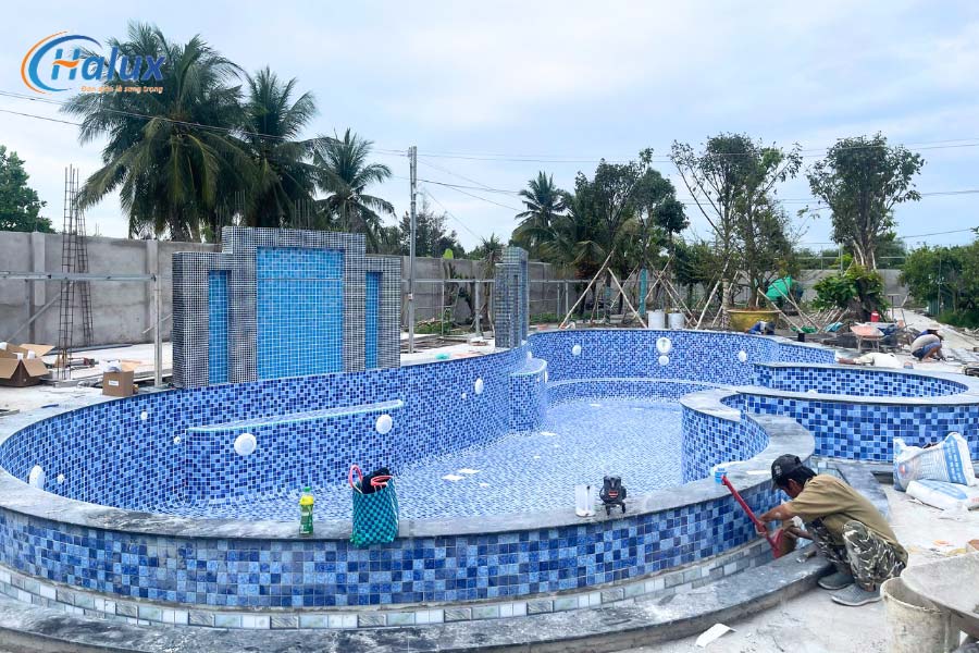 Hình ảnh bể bơi giai đoạn sắp được hoàn thiện